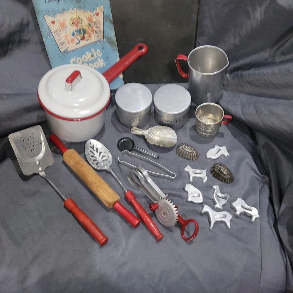 Vtg Rare CATHY ALLEN'S Cookie Book Toll House Cookies Aluminum Toy Baking Cutter